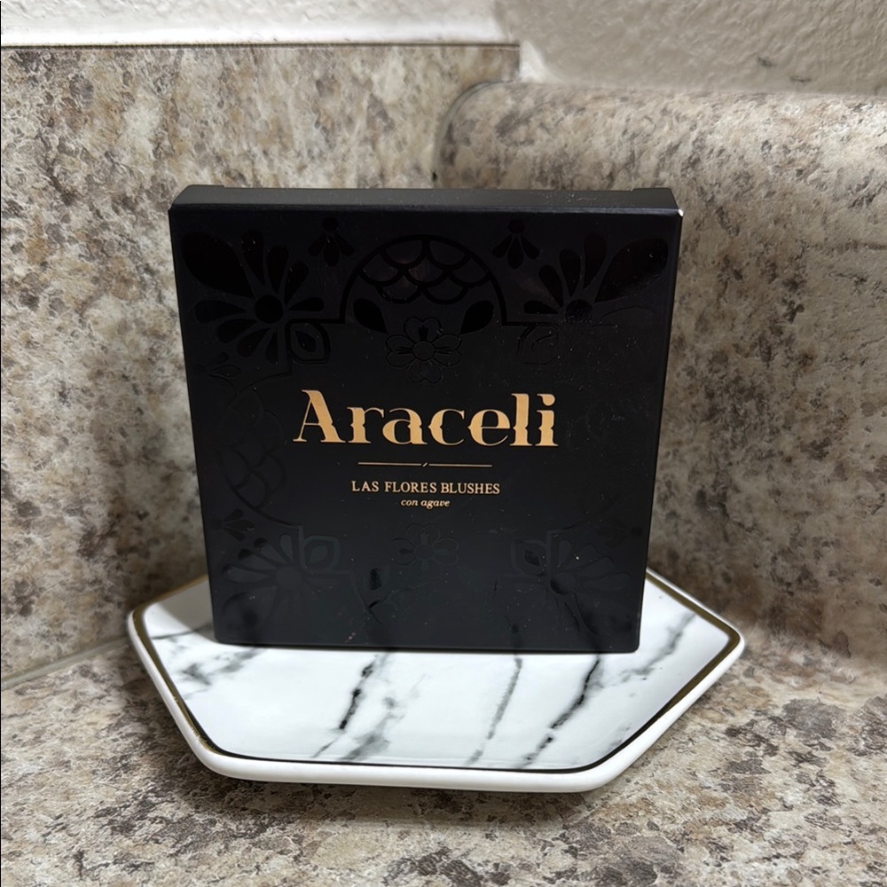 Araceli Las Flores Blushes